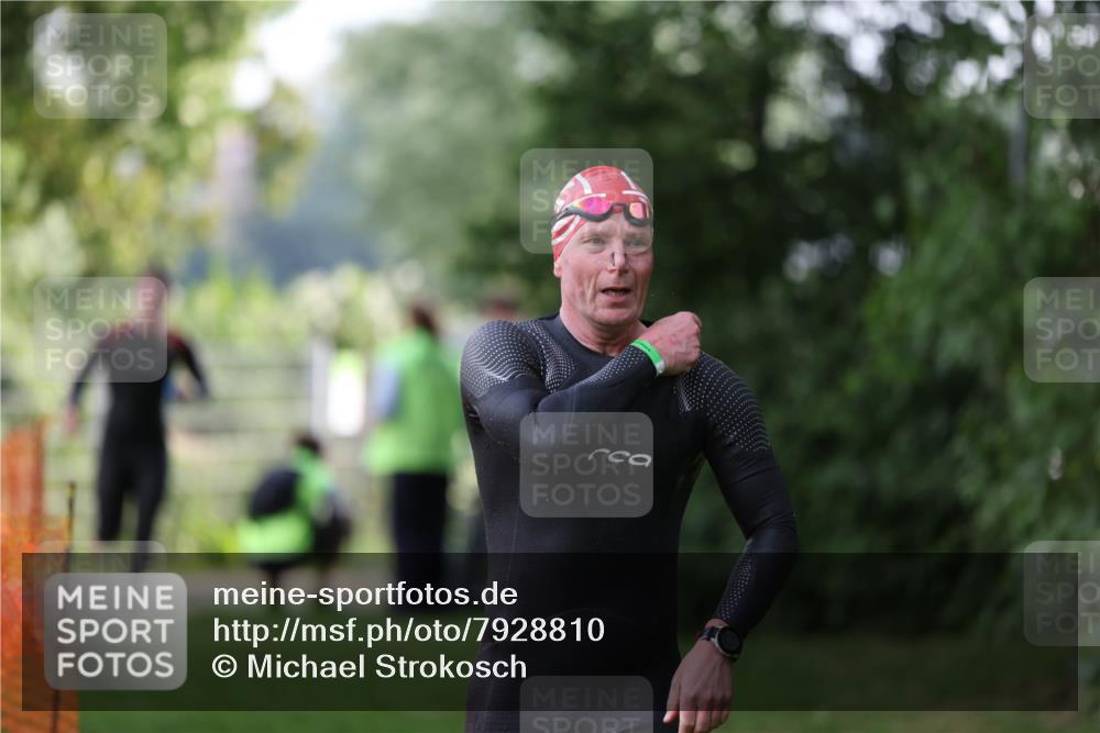 15.06.2025 - 7 Türme Triathlon Michael Strokosch http://msf.ph/oto/7928810 15.06.2025 09:22:54 Schwimmen 8, 10, 79 meine-sportfotos.de