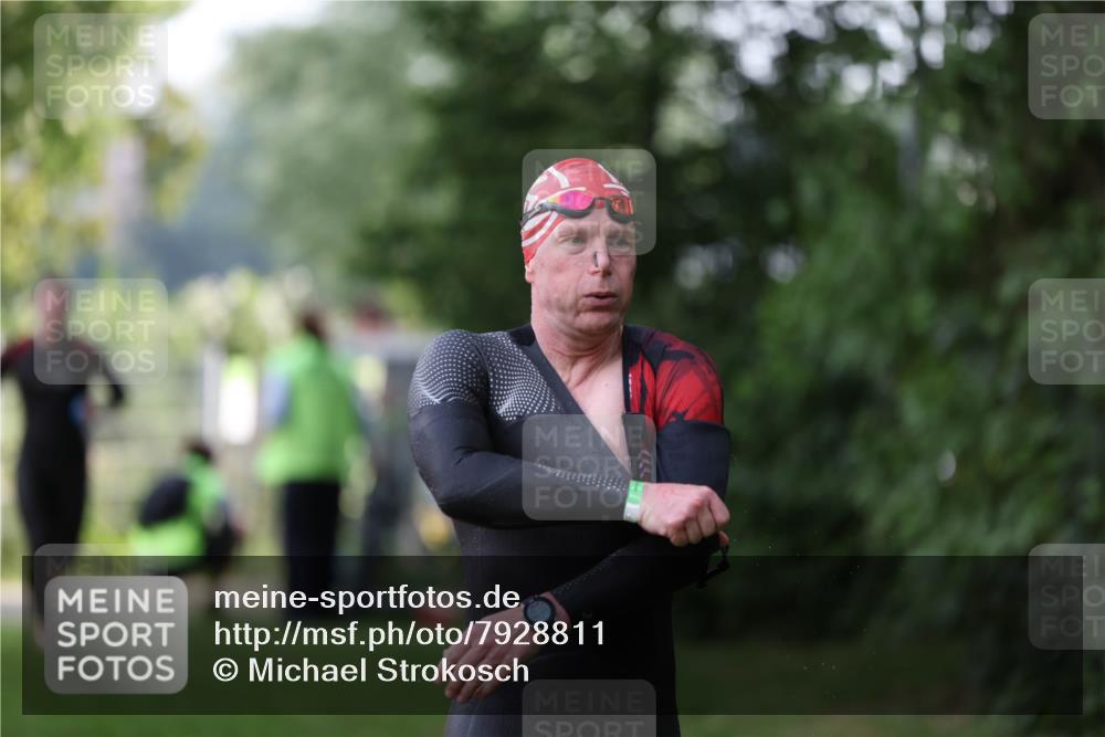15.06.2025 - 7 Türme Triathlon Michael Strokosch http://msf.ph/oto/7928811 15.06.2025 09:22:54 Schwimmen 8, 10, 79 meine-sportfotos.de