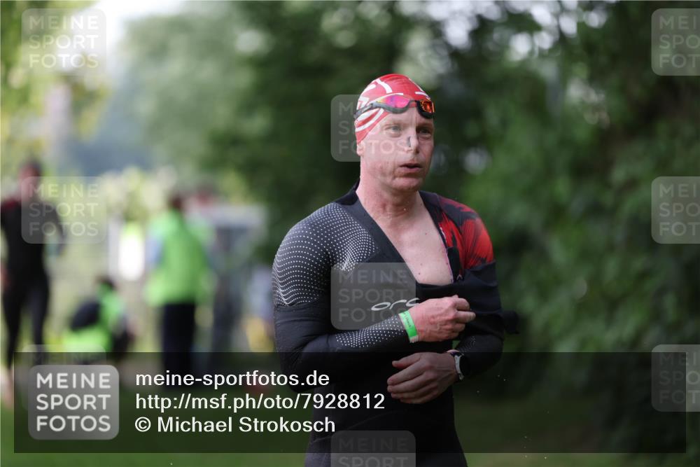 15.06.2025 - 7 Türme Triathlon Michael Strokosch http://msf.ph/oto/7928812 15.06.2025 09:22:54 Schwimmen 8, 10, 79 meine-sportfotos.de