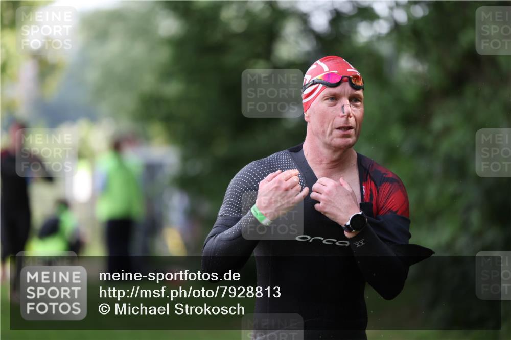 15.06.2025 - 7 Türme Triathlon Michael Strokosch http://msf.ph/oto/7928813 15.06.2025 09:22:54 Schwimmen 8, 10, 79 meine-sportfotos.de