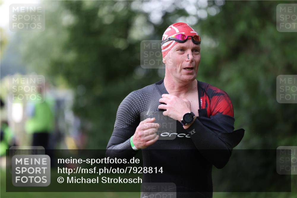 15.06.2025 - 7 Türme Triathlon Michael Strokosch http://msf.ph/oto/7928814 15.06.2025 09:22:55 Schwimmen 8, 10, 79 meine-sportfotos.de