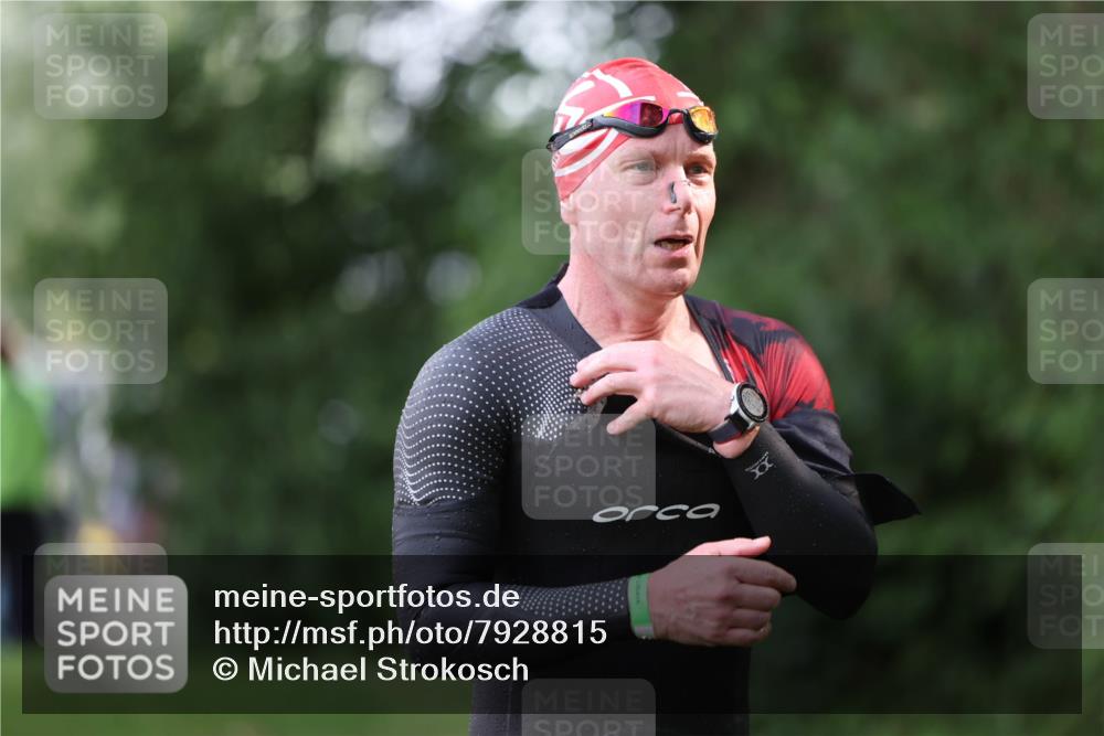 15.06.2025 - 7 Türme Triathlon Michael Strokosch http://msf.ph/oto/7928815 15.06.2025 09:22:55 Schwimmen 8, 10, 79 meine-sportfotos.de