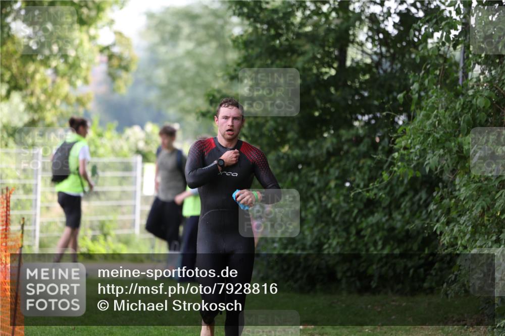 15.06.2025 - 7 Türme Triathlon Michael Strokosch http://msf.ph/oto/7928816 15.06.2025 09:22:57 Schwimmen 8, 10, 79 meine-sportfotos.de