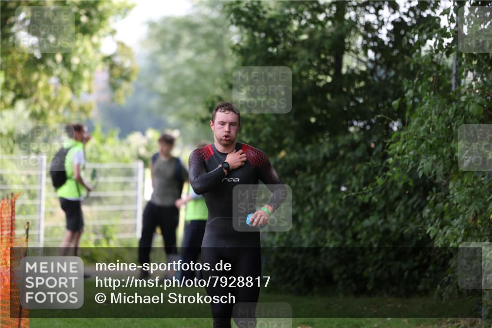 15.06.2025 - 7 Türme Triathlon Michael Strokosch http://msf.ph/oto/7928817 15.06.2025 09:22:57 Schwimmen 8, 10, 79 meine-sportfotos.de
