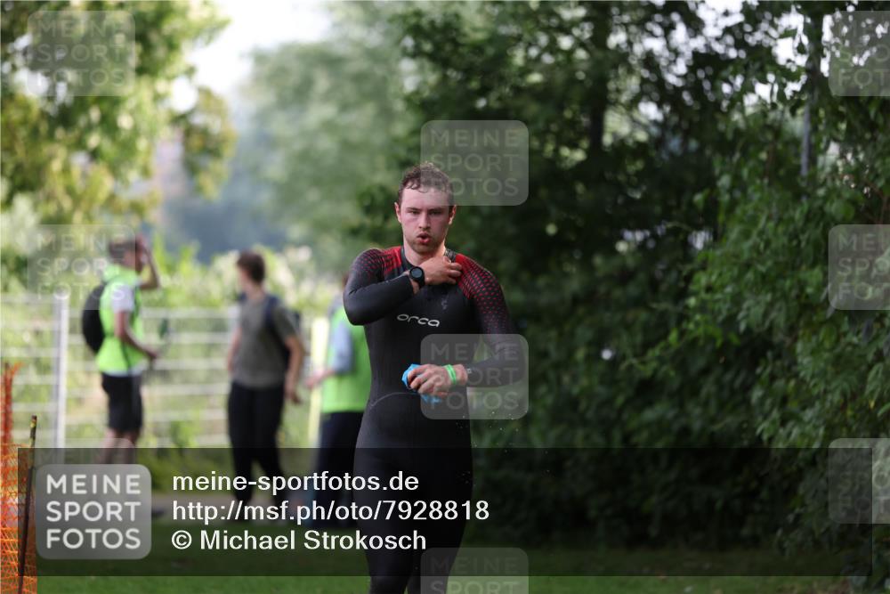 15.06.2025 - 7 Türme Triathlon Michael Strokosch http://msf.ph/oto/7928818 15.06.2025 09:22:58 Schwimmen 8, 10, 79 meine-sportfotos.de