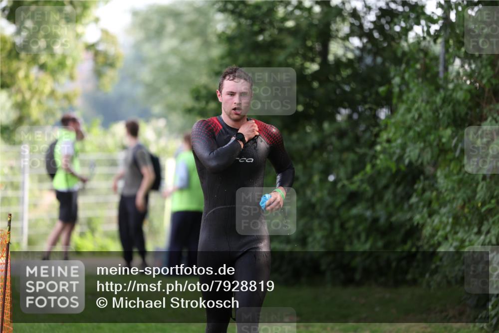 15.06.2025 - 7 Türme Triathlon Michael Strokosch http://msf.ph/oto/7928819 15.06.2025 09:22:58 Schwimmen 8, 10, 79 meine-sportfotos.de