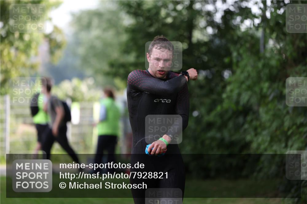 15.06.2025 - 7 Türme Triathlon Michael Strokosch http://msf.ph/oto/7928821 15.06.2025 09:22:59 Schwimmen 8, 10, 79 meine-sportfotos.de