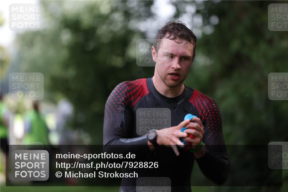 15.06.2025 - 7 Türme Triathlon Michael Strokosch http://msf.ph/oto/7928826 15.06.2025 09:23:01 Schwimmen 8, 10, 79 meine-sportfotos.de