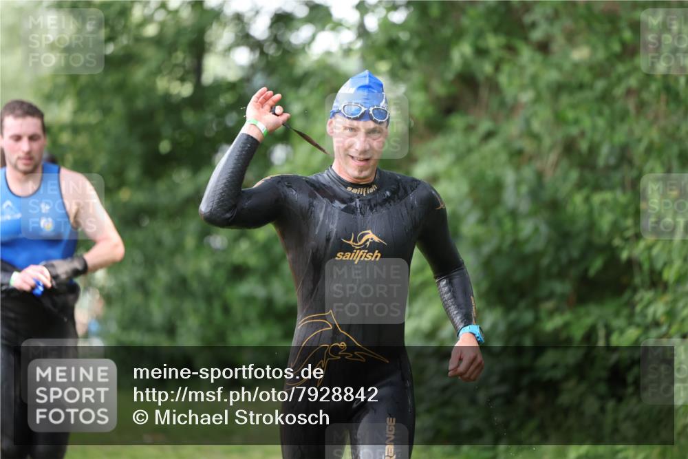 15.06.2025 - 7 Türme Triathlon Michael Strokosch http://msf.ph/oto/7928842 15.06.2025 09:23:44 Schwimmen 18, 46, 47, 48, 49 meine-sportfotos.de