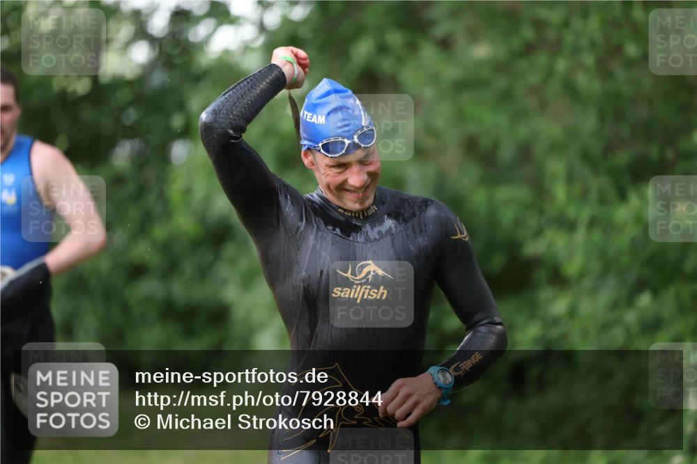 15.06.2025 - 7 Türme Triathlon Michael Strokosch http://msf.ph/oto/7928844 15.06.2025 09:23:45 Schwimmen 18, 46, 47, 48, 49 meine-sportfotos.de