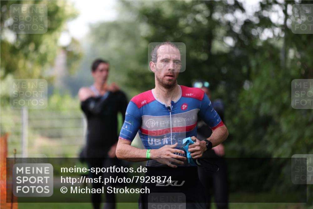15.06.2025 - 7 Türme Triathlon Michael Strokosch http://msf.ph/oto/7928874 15.06.2025 09:24:15 Schwimmen 1, 17, 20, 39, 40 meine-sportfotos.de