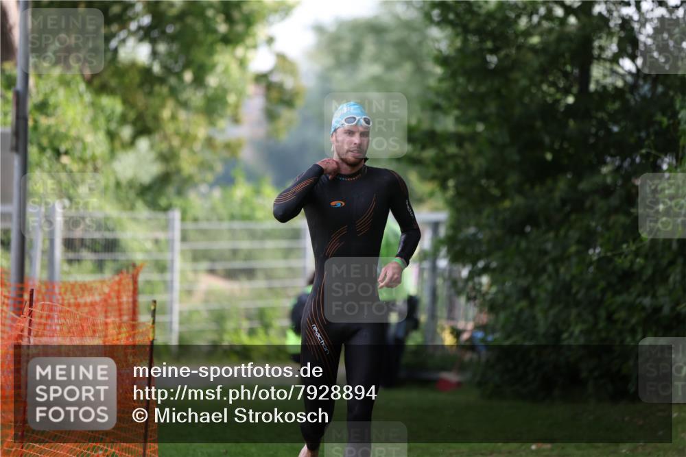 15.06.2025 - 7 Türme Triathlon Michael Strokosch http://msf.ph/oto/7928894 15.06.2025 09:24:27 Schwimmen 1, 20 meine-sportfotos.de