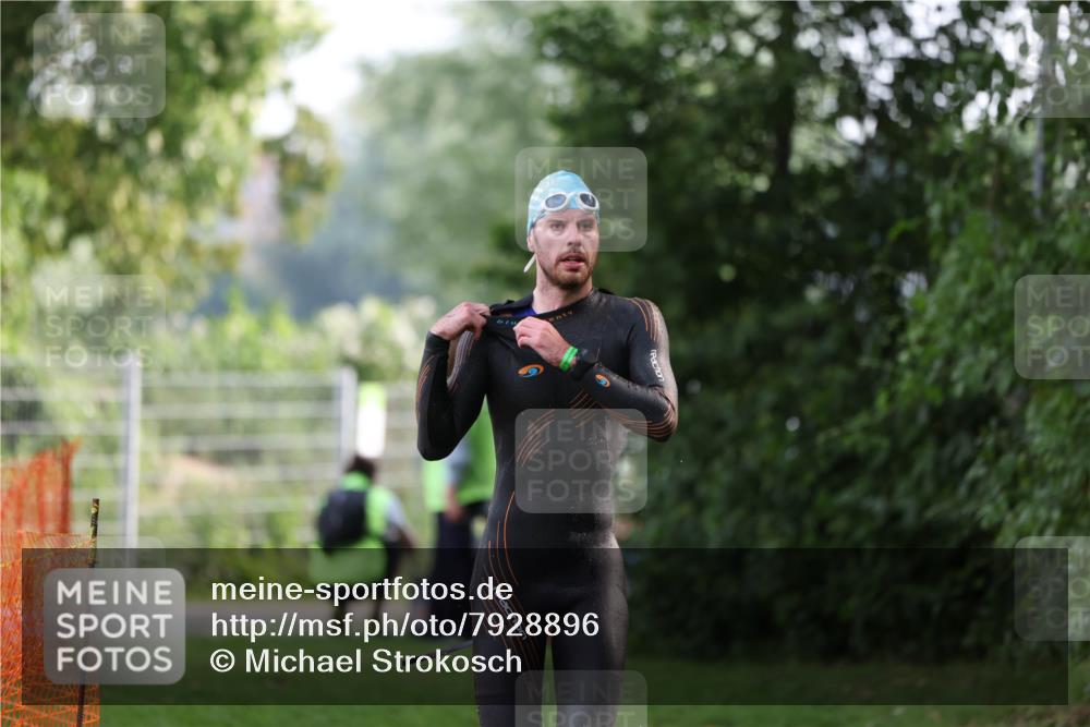 15.06.2025 - 7 Türme Triathlon Michael Strokosch http://msf.ph/oto/7928896 15.06.2025 09:24:28 Schwimmen 1, 20 meine-sportfotos.de