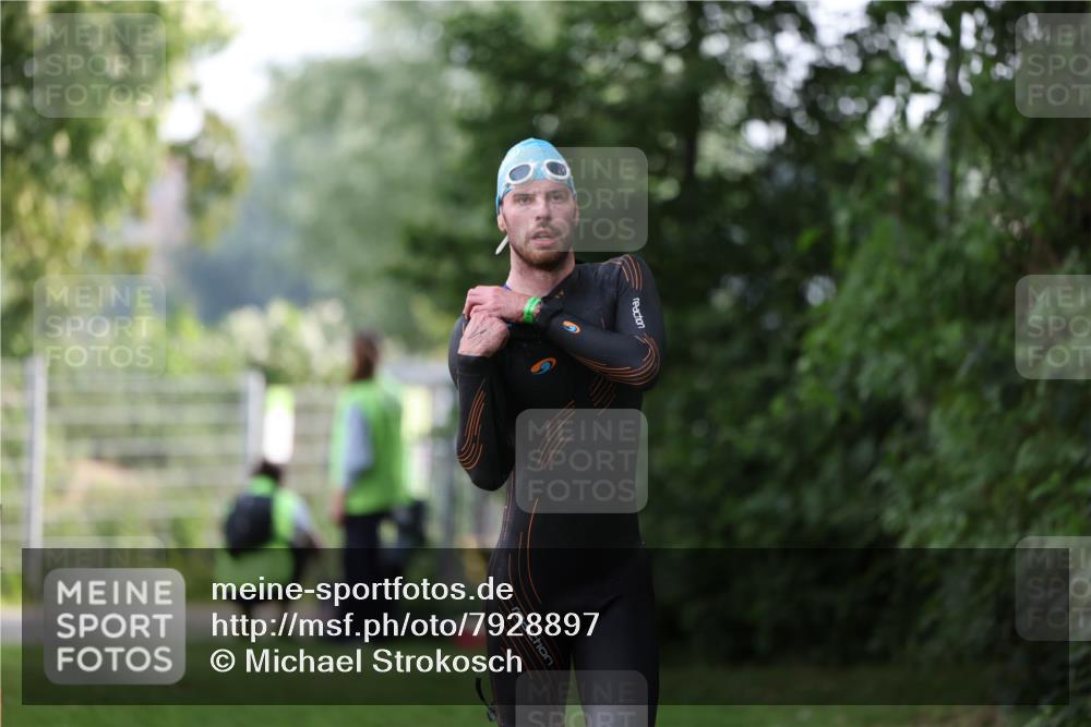 15.06.2025 - 7 Türme Triathlon Michael Strokosch http://msf.ph/oto/7928897 15.06.2025 09:24:28 Schwimmen 1, 20 meine-sportfotos.de