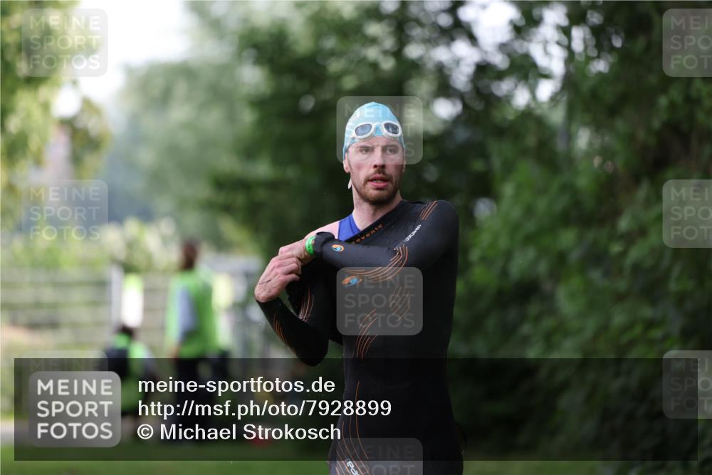 15.06.2025 - 7 Türme Triathlon Michael Strokosch http://msf.ph/oto/7928899 15.06.2025 09:24:29 Schwimmen 1, 20 meine-sportfotos.de