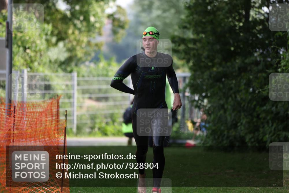 15.06.2025 - 7 Türme Triathlon Michael Strokosch http://msf.ph/oto/7928904 15.06.2025 09:24:55 Schwimmen 43 meine-sportfotos.de