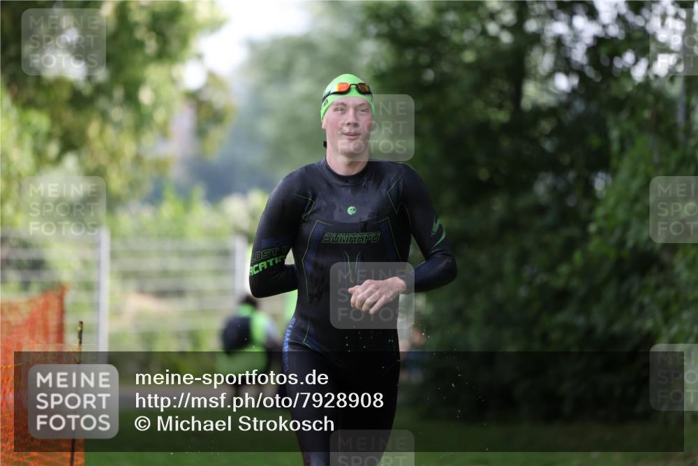 15.06.2025 - 7 Türme Triathlon Michael Strokosch http://msf.ph/oto/7928908 15.06.2025 09:24:56 Schwimmen 43 meine-sportfotos.de