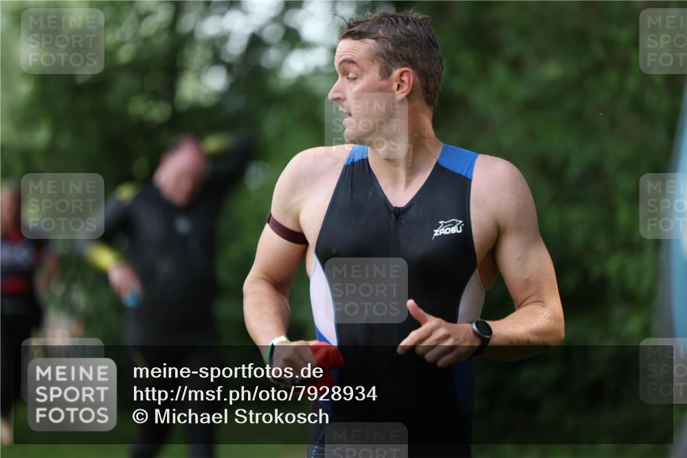 15.06.2025 - 7 Türme Triathlon Michael Strokosch http://msf.ph/oto/7928934 15.06.2025 09:25:30 Schwimmen 16, 56, 57, 58, 59, 60, 77 meine-sportfotos.de