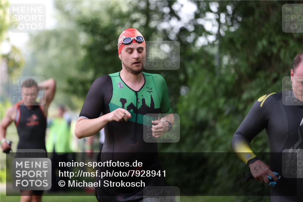 15.06.2025 - 7 Türme Triathlon Michael Strokosch http://msf.ph/oto/7928941 15.06.2025 09:25:32 Schwimmen 16, 56, 57, 58, 59, 60, 77 meine-sportfotos.de