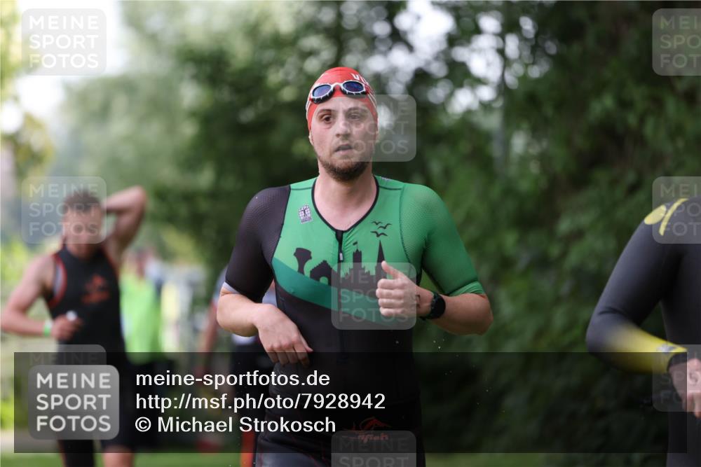 15.06.2025 - 7 Türme Triathlon Michael Strokosch http://msf.ph/oto/7928942 15.06.2025 09:25:33 Schwimmen 16, 56, 57, 58, 59, 60, 77 meine-sportfotos.de
