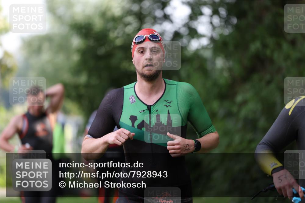 15.06.2025 - 7 Türme Triathlon Michael Strokosch http://msf.ph/oto/7928943 15.06.2025 09:25:33 Schwimmen 16, 56, 57, 58, 59, 60, 77 meine-sportfotos.de