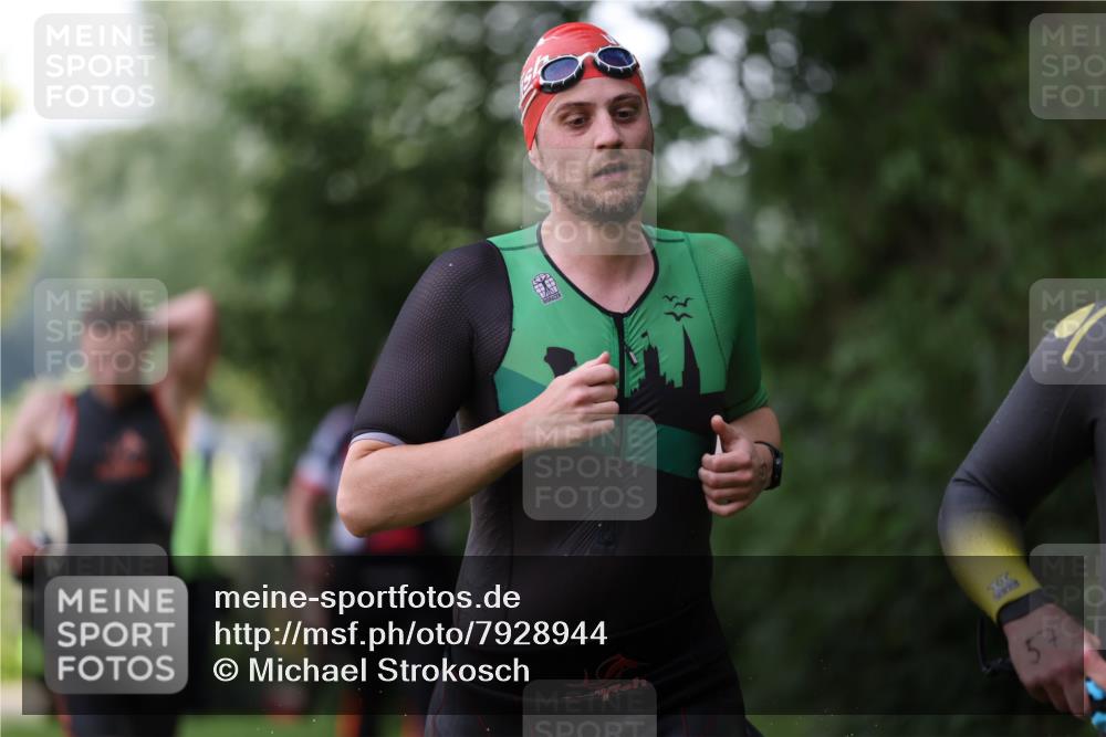 15.06.2025 - 7 Türme Triathlon Michael Strokosch http://msf.ph/oto/7928944 15.06.2025 09:25:33 Schwimmen 16, 56, 57, 58, 59, 60, 77 meine-sportfotos.de