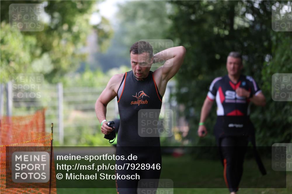 15.06.2025 - 7 Türme Triathlon Michael Strokosch http://msf.ph/oto/7928946 15.06.2025 09:25:34 Schwimmen 16, 56, 57, 58, 59, 60, 77 meine-sportfotos.de