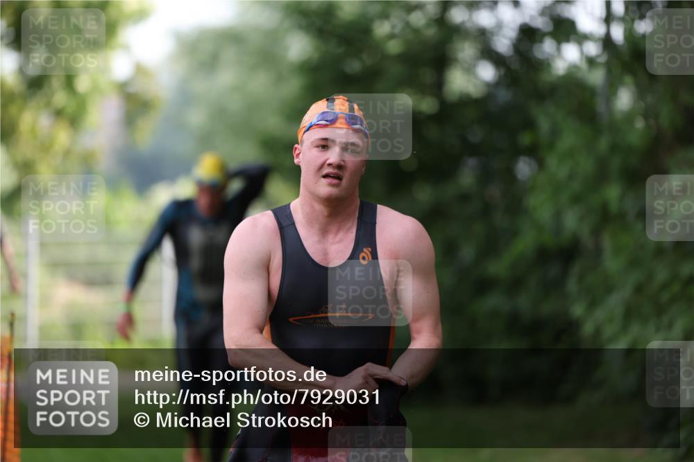 15.06.2025 - 7 Türme Triathlon Michael Strokosch http://msf.ph/oto/7929031 15.06.2025 09:26:18 Schwimmen 4, 44, 66, 67, 68, 69, 70 meine-sportfotos.de