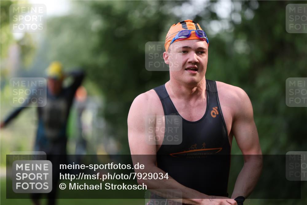 15.06.2025 - 7 Türme Triathlon Michael Strokosch http://msf.ph/oto/7929034 15.06.2025 09:26:18 Schwimmen 4, 44, 66, 67, 68, 69, 70 meine-sportfotos.de