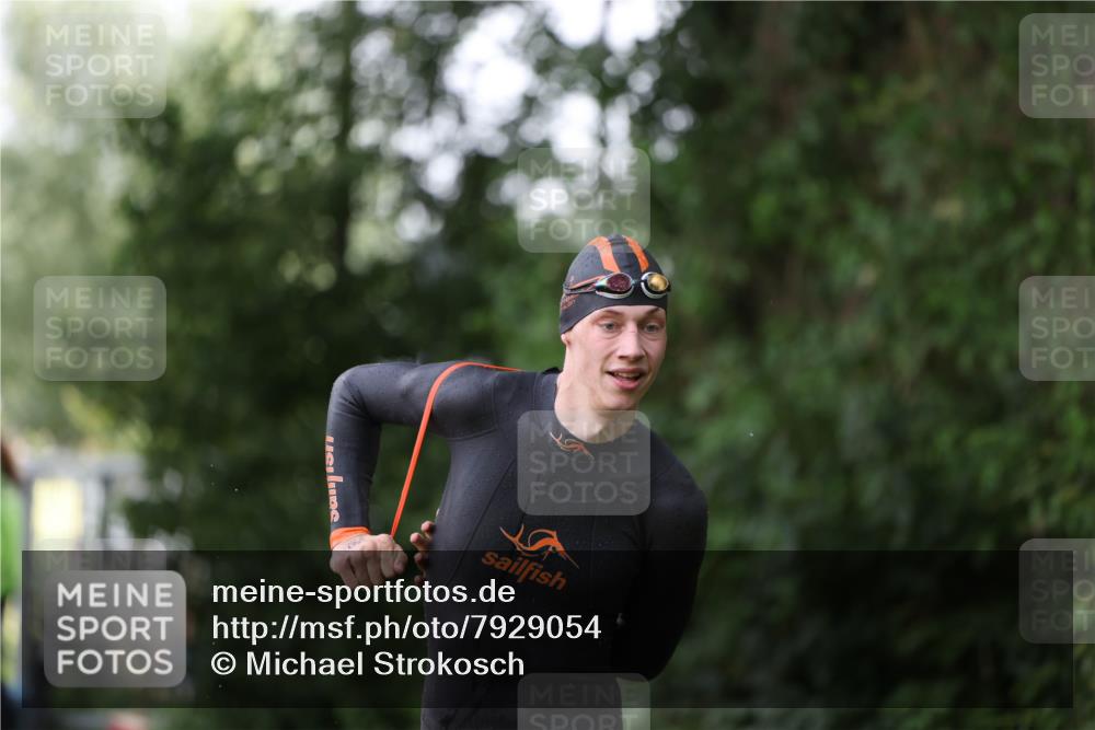 15.06.2025 - 7 Türme Triathlon Michael Strokosch http://msf.ph/oto/7929054 15.06.2025 09:26:26 Schwimmen 66, 67, 68, 70 meine-sportfotos.de