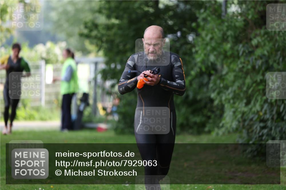 15.06.2025 - 7 Türme Triathlon Michael Strokosch http://msf.ph/oto/7929063 15.06.2025 09:26:54 Schwimmen 5, 53, 54, 55 meine-sportfotos.de