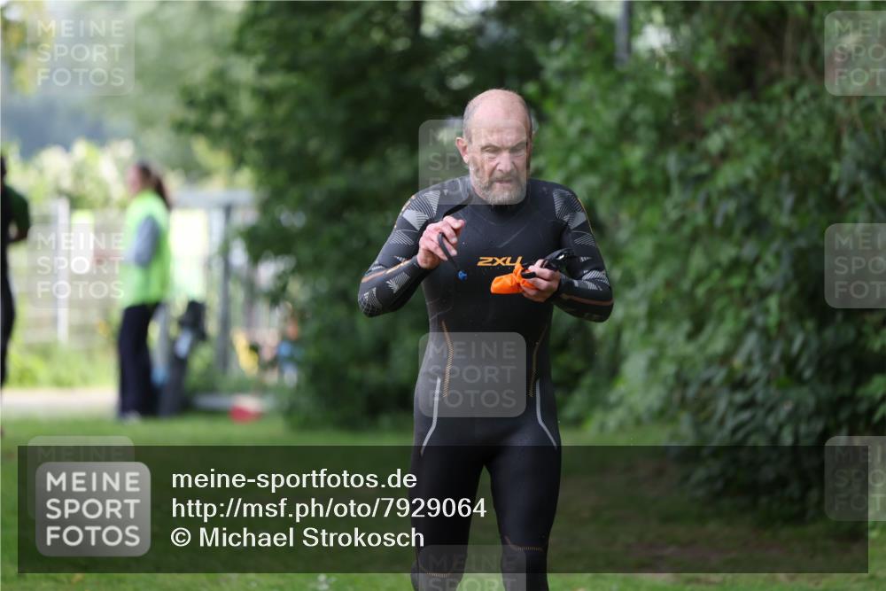15.06.2025 - 7 Türme Triathlon Michael Strokosch http://msf.ph/oto/7929064 15.06.2025 09:26:55 Schwimmen 5, 53, 54, 55 meine-sportfotos.de