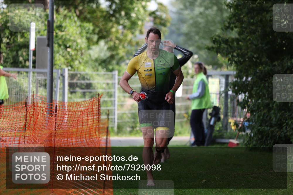15.06.2025 - 7 Türme Triathlon Michael Strokosch http://msf.ph/oto/7929098 15.06.2025 09:27:23 Schwimmen 51, 52 meine-sportfotos.de