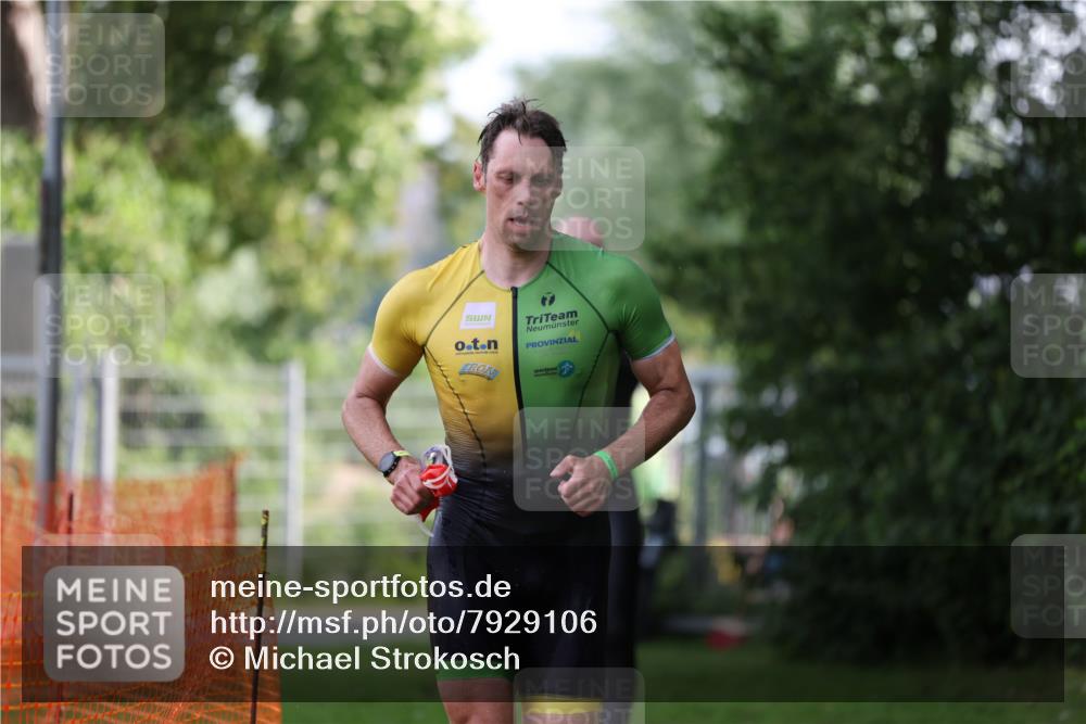 15.06.2025 - 7 Türme Triathlon Michael Strokosch http://msf.ph/oto/7929106 15.06.2025 09:27:25 Schwimmen 51, 52 meine-sportfotos.de