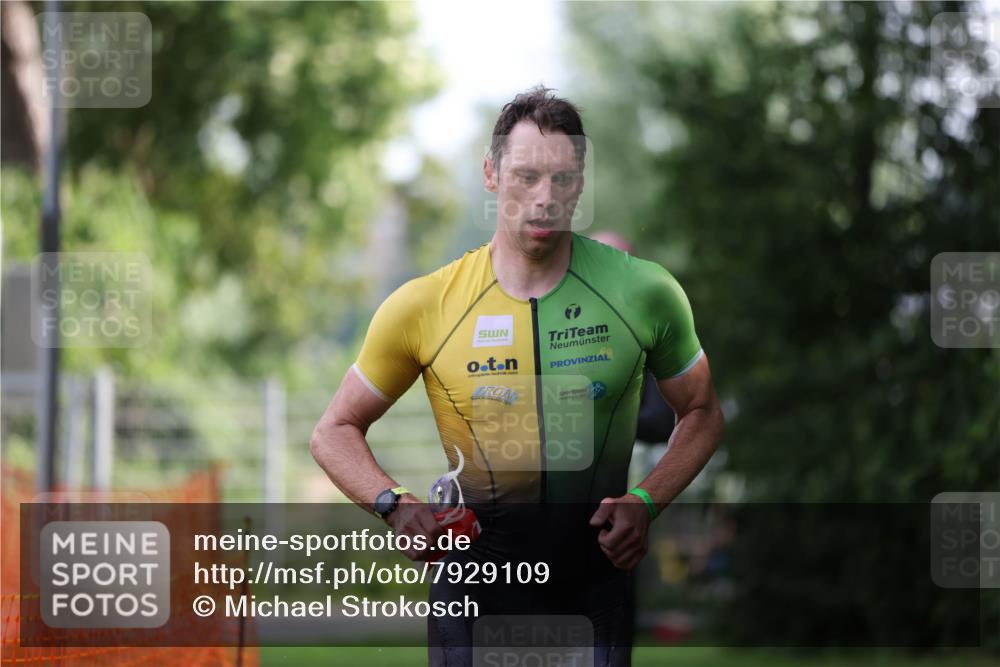 15.06.2025 - 7 Türme Triathlon Michael Strokosch http://msf.ph/oto/7929109 15.06.2025 09:27:26 Schwimmen 51, 52 meine-sportfotos.de