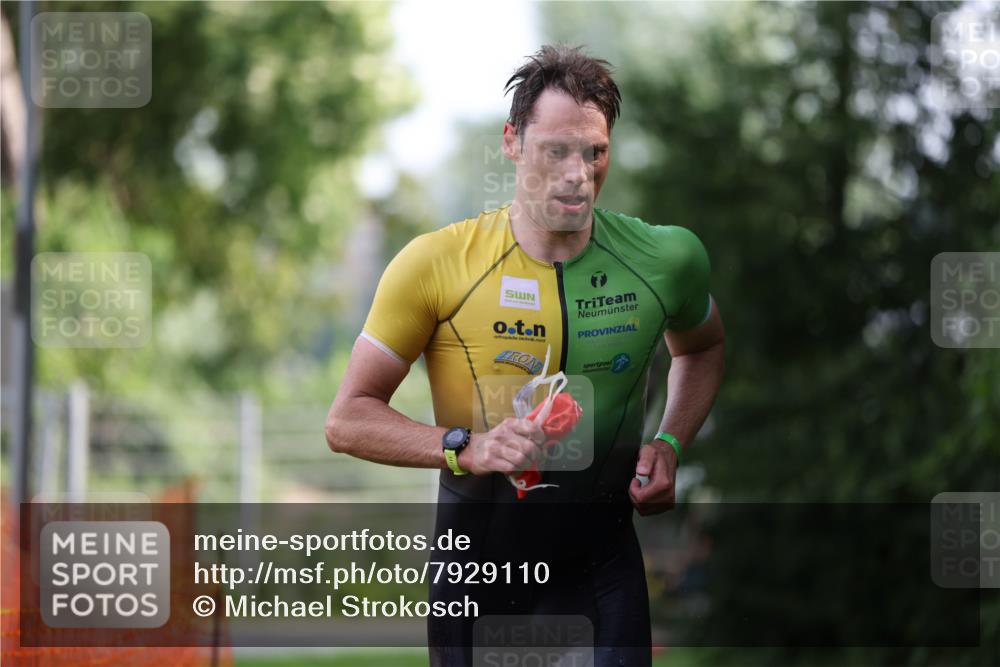15.06.2025 - 7 Türme Triathlon Michael Strokosch http://msf.ph/oto/7929110 15.06.2025 09:27:26 Schwimmen 51, 52 meine-sportfotos.de
