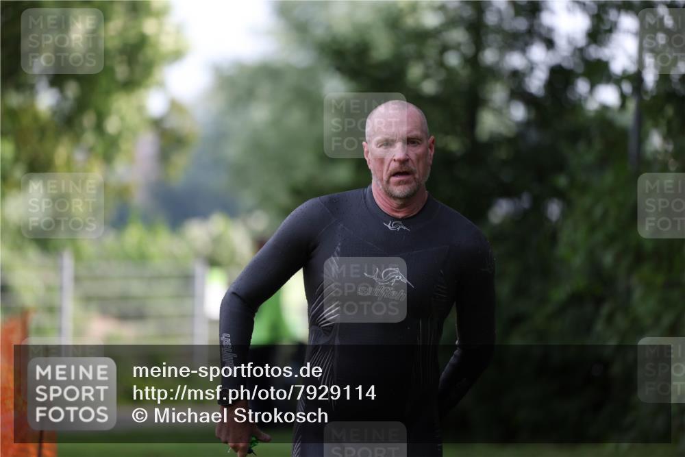 15.06.2025 - 7 Türme Triathlon Michael Strokosch http://msf.ph/oto/7929114 15.06.2025 09:27:28 Schwimmen 51, 52 meine-sportfotos.de