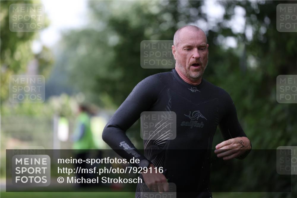 15.06.2025 - 7 Türme Triathlon Michael Strokosch http://msf.ph/oto/7929116 15.06.2025 09:27:29 Schwimmen 51, 52 meine-sportfotos.de