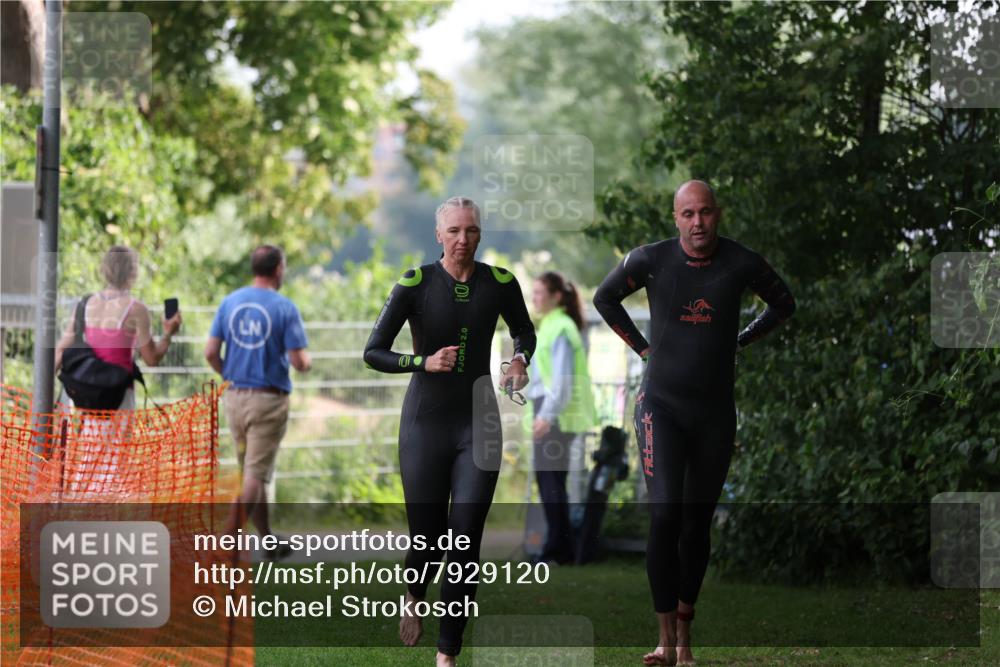 15.06.2025 - 7 Türme Triathlon Michael Strokosch http://msf.ph/oto/7929120 15.06.2025 09:27:56 Schwimmen 129, 131 meine-sportfotos.de