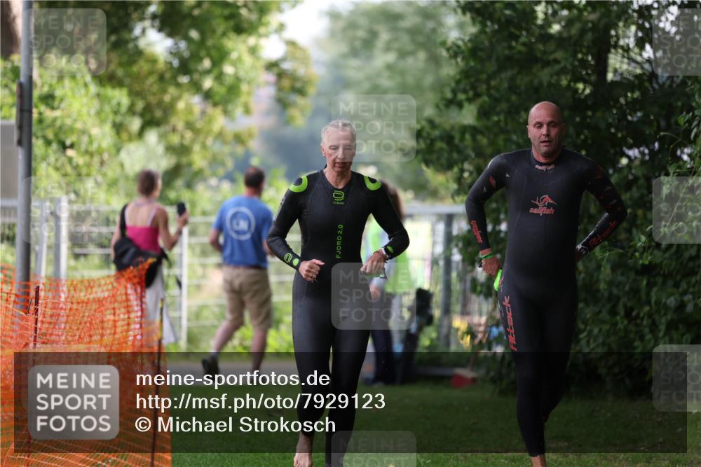 15.06.2025 - 7 Türme Triathlon Michael Strokosch http://msf.ph/oto/7929123 15.06.2025 09:27:57 Schwimmen 129, 131 meine-sportfotos.de