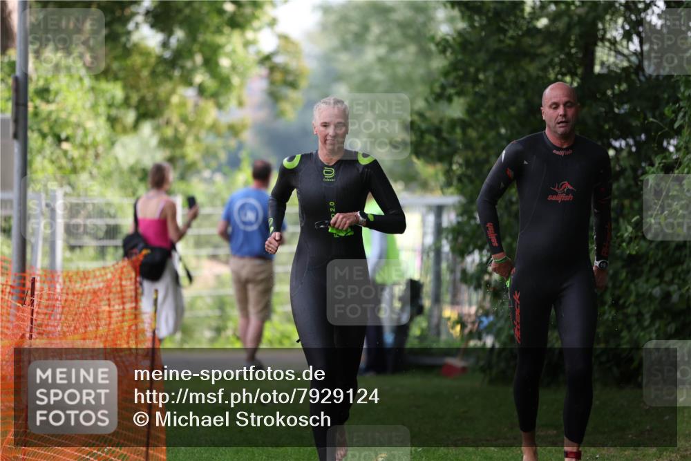 15.06.2025 - 7 Türme Triathlon Michael Strokosch http://msf.ph/oto/7929124 15.06.2025 09:27:57 Schwimmen 129, 131 meine-sportfotos.de