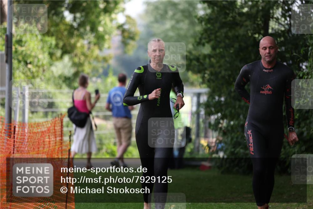 15.06.2025 - 7 Türme Triathlon Michael Strokosch http://msf.ph/oto/7929125 15.06.2025 09:27:57 Schwimmen 129, 131 meine-sportfotos.de