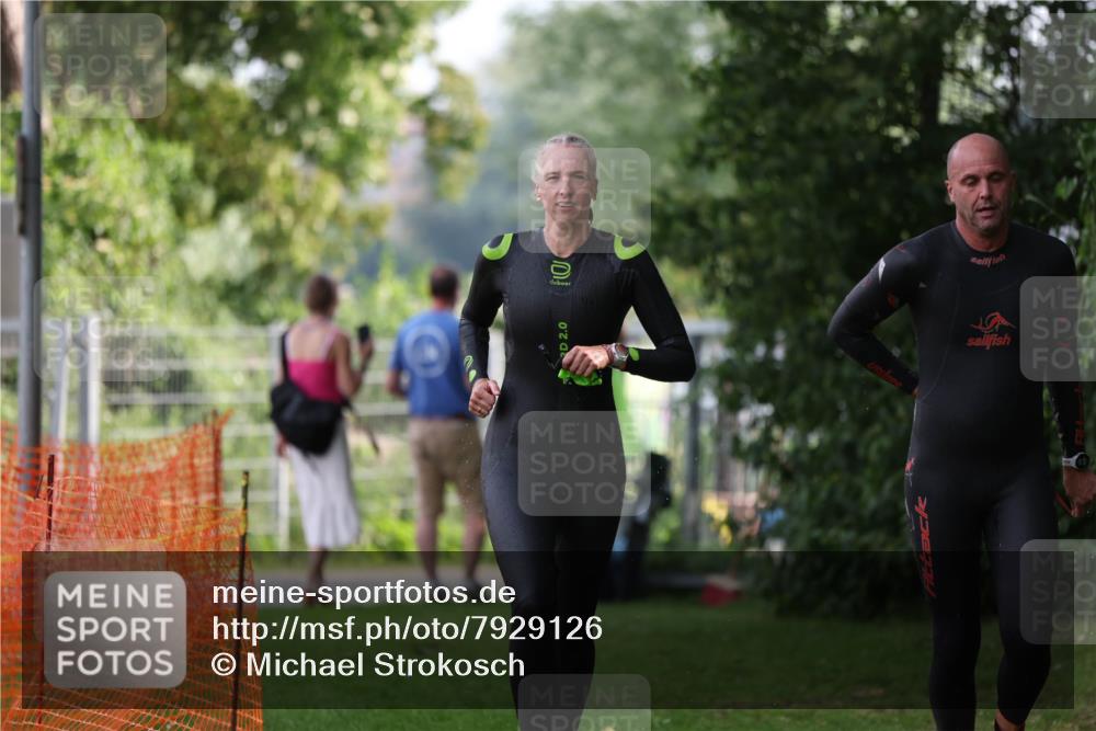 15.06.2025 - 7 Türme Triathlon Michael Strokosch http://msf.ph/oto/7929126 15.06.2025 09:27:57 Schwimmen 129, 131 meine-sportfotos.de