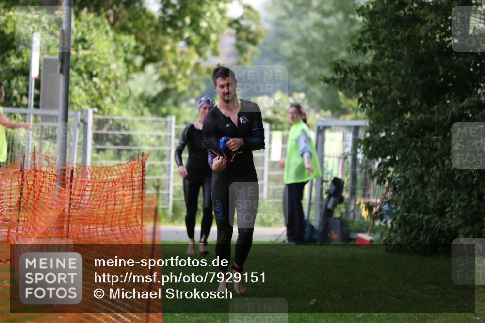 15.06.2025 - 7 Türme Triathlon Michael Strokosch http://msf.ph/oto/7929151 15.06.2025 09:29:12 Schwimmen 154, 155 meine-sportfotos.de