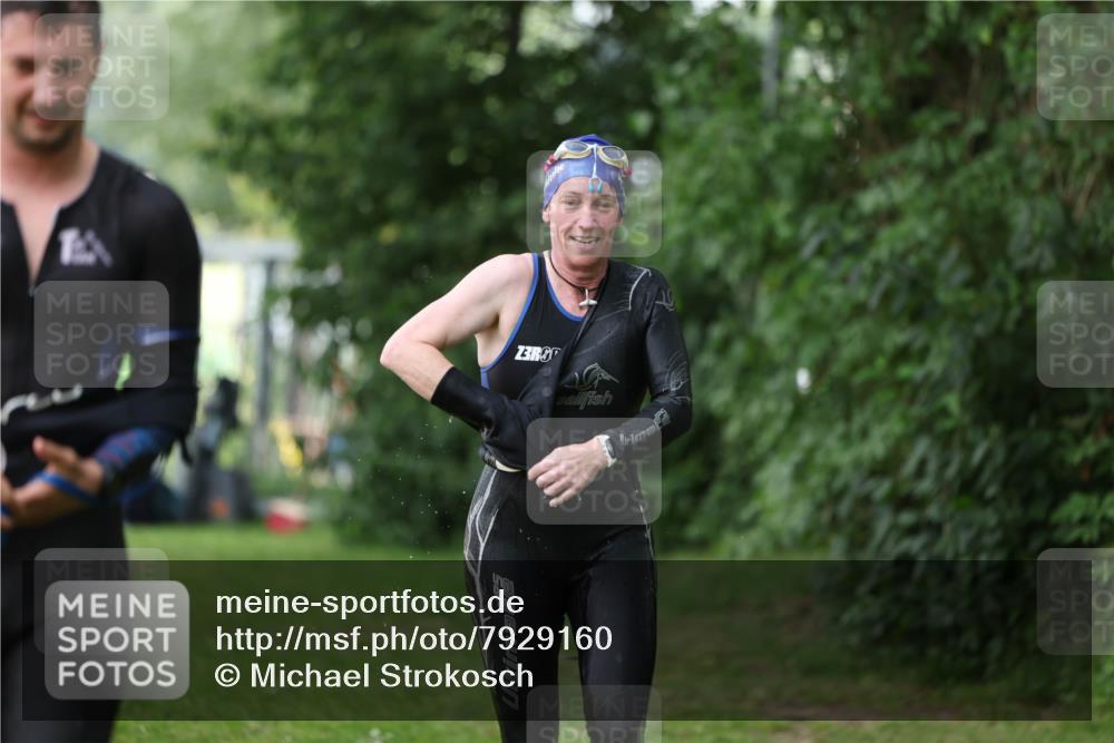 15.06.2025 - 7 Türme Triathlon Michael Strokosch http://msf.ph/oto/7929160 15.06.2025 09:29:16 Schwimmen 154, 155 meine-sportfotos.de