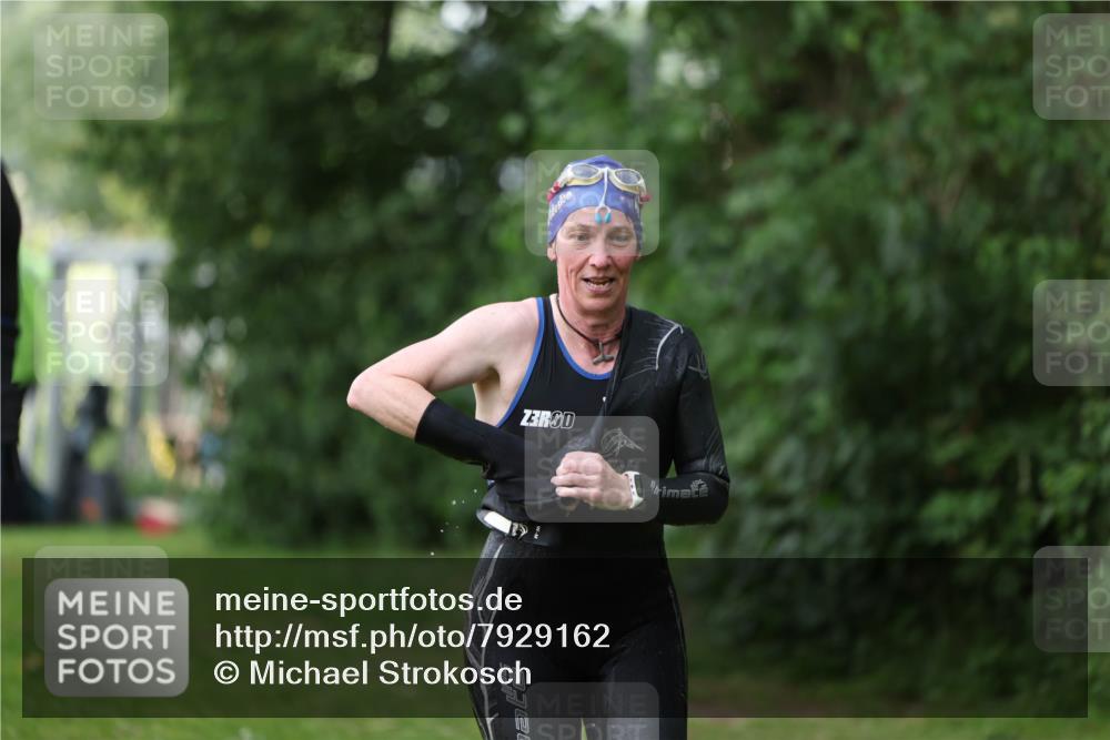 15.06.2025 - 7 Türme Triathlon Michael Strokosch http://msf.ph/oto/7929162 15.06.2025 09:29:17 Schwimmen 154, 155 meine-sportfotos.de