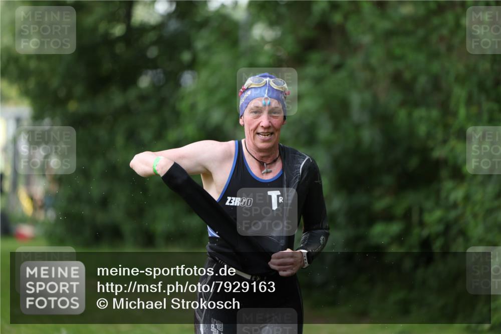 15.06.2025 - 7 Türme Triathlon Michael Strokosch http://msf.ph/oto/7929163 15.06.2025 09:29:17 Schwimmen 154, 155 meine-sportfotos.de