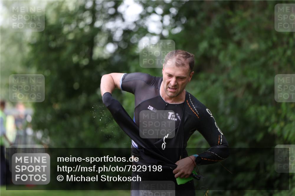 15.06.2025 - 7 Türme Triathlon Michael Strokosch http://msf.ph/oto/7929198 15.06.2025 09:30:52 Schwimmen 21, 22, 23, 24, 25, 156 meine-sportfotos.de