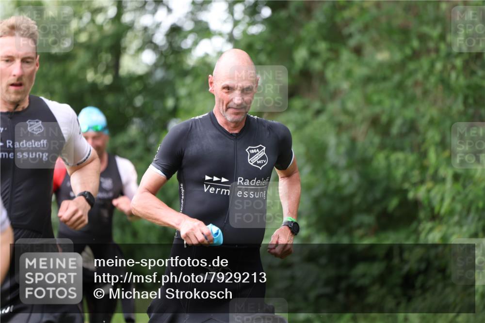 15.06.2025 - 7 Türme Triathlon Michael Strokosch http://msf.ph/oto/7929213 15.06.2025 09:31:01 Schwimmen 21, 22, 23, 24, 25, 156 meine-sportfotos.de