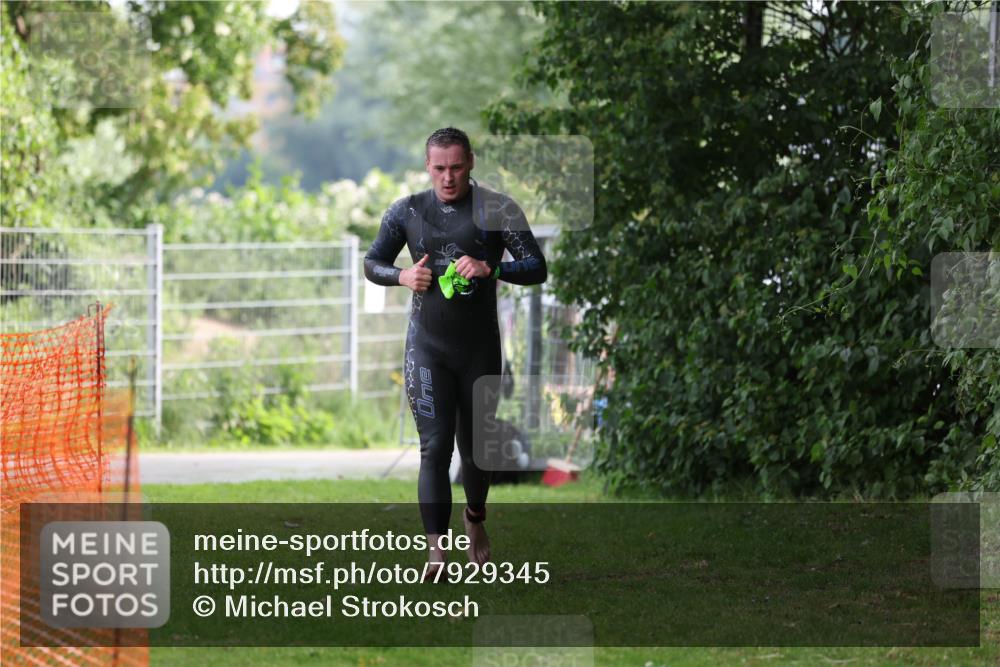 15.06.2025 - 7 Türme Triathlon Michael Strokosch http://msf.ph/oto/7929345 15.06.2025 09:35:04 Schwimmen 125 meine-sportfotos.de